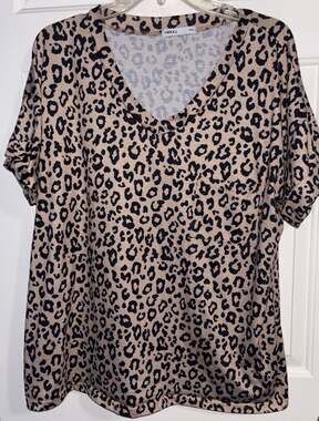 Miholl Top Womens XXL Tan Brown Black Leopard Cheetah Print V Neck Pocket Tee